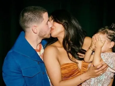 Malti Takes The Mic From Nick Jonas At His Concert In London: Pics