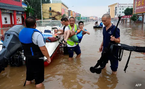 Deadly Disaster: 127 Lives Lost in China's Devastating Earthquake, Rescue Operations Plagued by Harsh Winter Conditions