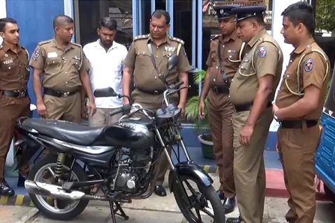 Bengaluru Cop Takes Bold Stand: Jumps in Front of Scooter, Captures Thief Amidst Heavy Traffic, Won’t Relent