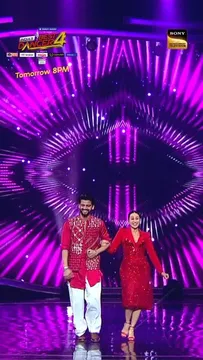 Karisma Kapoor & Zaheer Iqbal Grooving to Sona Kitna Sona Hai: Watch