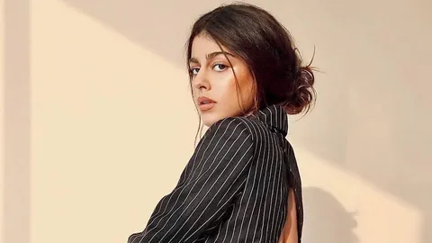 Alaya F looks aesthetically pleasing in her latest dance video on the trending song ‘Rang Sari’