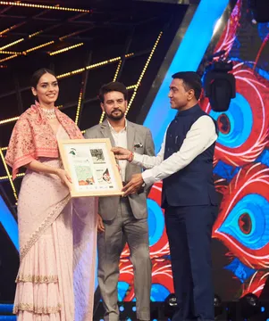 Manushi Chhillar felicitated at 53rd IFFI in Goa for her brilliant debut in Samrat Prithviraj!