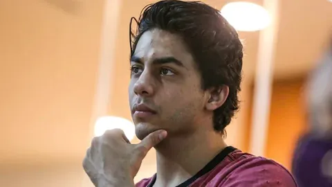 Fans Get Emotional As Aryan Khan And Shah Rukh Khan Break Their Silence Over Drug Case!