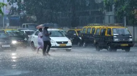 Here's The Deets On Heavy Rains In Mumbai, IMD issues alert!