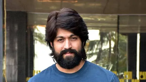 Yash introduced his distinct persona as that of Amitabh Bachchan or Rajinikanth
