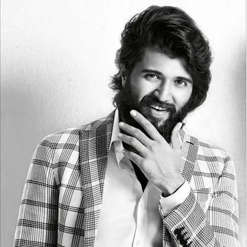 5 years of Deverasanta: Vijay Devrakonda keeps his promise to 100 fans as they jett off to Manali