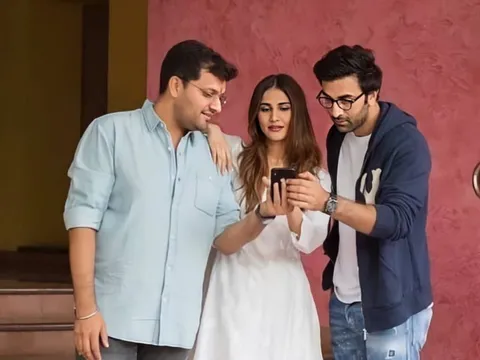 ‘Happy that people and fans of Ranbir Kapoor are loving his look and the poster of Shamshera!’ : director Karan Malhotra reacts to the poster leak of Shamshera earlier this morning that has created social media frenzy