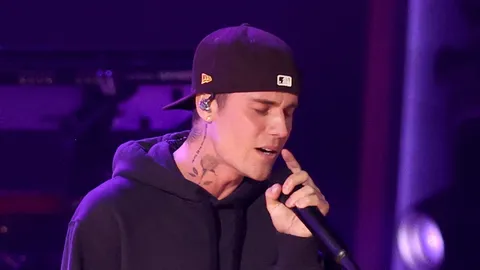 Fans Trend 'We Are With You Justin', As Justin Bieber Reveals His Battle With Face Paralysis!