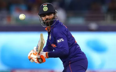 Cricketer Ravindra Jadeja recreates Allu Arjun's iconic scene from 'Pushpa: The Rise' during India VS Sri Lanka T20 match!
