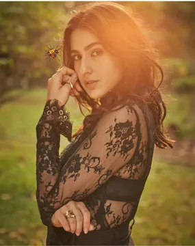Chaka Chak girl Sara Ali Khan to fly to Rajkot for ‘Gaslight’!