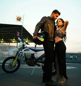 Urfi Javed and lndo-Canadian singer Kunwarr set the screens on fire with their sizzling chemistry in 'Befikra', fans are going gaga over the pair
