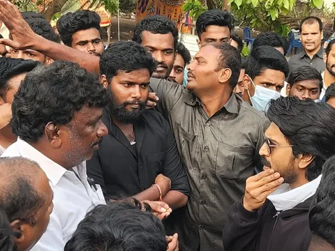 Ram Charan certainly has a passionate fan base. The star recently arrived inVizag and he was greeted by fans.