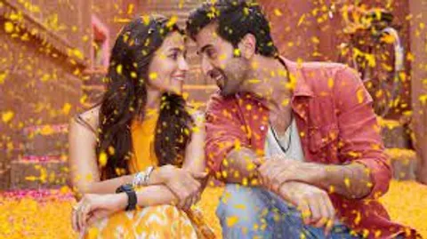 Alia Bhatt & Ranbir Kapoor are Officially Married; See First Pictures & All The Updates Here: