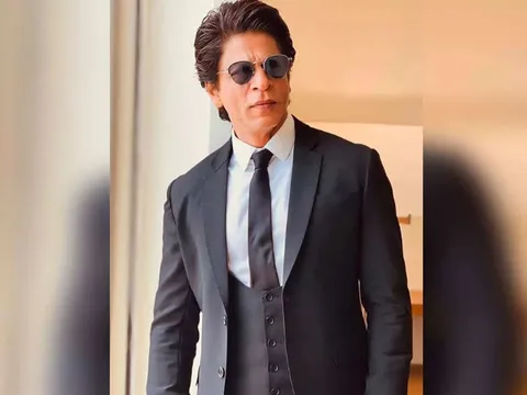 Shah Rukh Khan attends his close friend's wedding in Mumbai