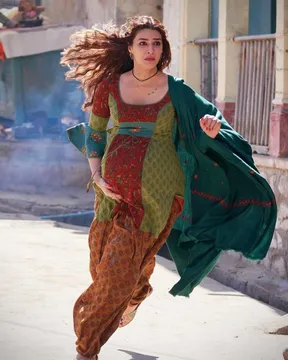 Kriti Sanon celebrates one month of her game-changer ‘MIMI’!