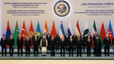 PM Modi Poses with World Leaders at SCO Summit in China