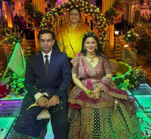 कौन हैं कथावाचक निधि सारस्वत जो यूपी के बड़े राजनैतिक घराने की बनेंगी बहू?  दूल्हा-दुल्हन के बारे में जानिए - Who is kathavachak Nidhi Saraswat  daughter in law of ...