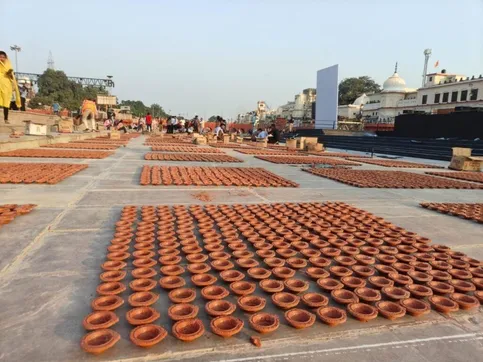 अयोध्या दीपोत्सव 2025: 26 लाख दीपों से जगमगाएगी राम की पैड़ी, बनेगा नया  विश्व रिकॉर्ड