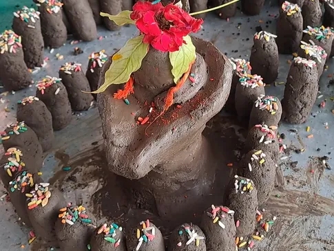 Know what Shiv Purana says about the Parthiv Shivling: It is made from the  soil of a river and pond, Mandap, the son of Kushmand Rishi, first  performed the Parthiv Pooja. |