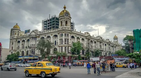 why the British chose Kolkata as the first capital of British India