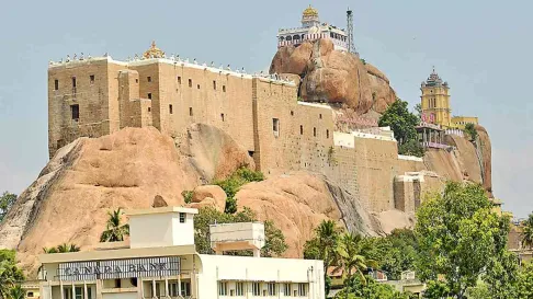 Ucchi Pillayar Temple Trichy, Rockfort Ganesh Temple Tamil Nadu, Trichy  Rock Fort Temple history|Newstrack Hindi News | Ucchi Pillaiyar Koil  Temple: उच्ची पिल्लियार कोइल मंदिर, त्रिची की चट्टान पर विराजमान ...