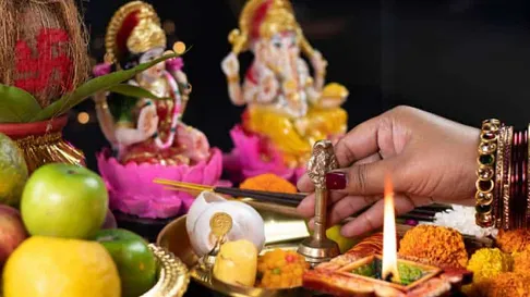 Ganesh Lakshmi Pujan Muhurat 2022: केवल 1 घंटा 23 मिनट है दिवाली की पूजा का  समय, जानें कैसे माता लक्ष्मी को करें खुश