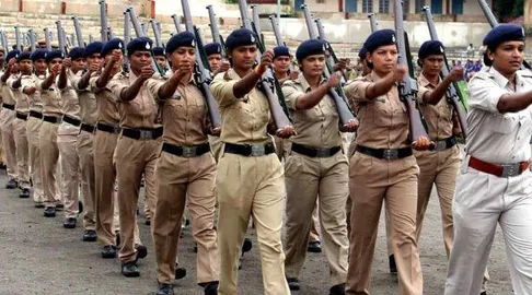 MP Police Constable Bharti 2022 CM Shivraj Singh Chouhan 6000 new  recruitments will be made in police - MP Police Constable Bharti 2022: मध्य  प्रदेश पुलिस में 6000 पदों पर होगी भर्ती,