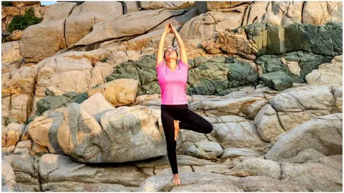 Tadasana Pose Benefits In Hindi Know How To Make Mountain Pose Step By Step  In Hindi - Amar Ujala Hindi News Live - Tadasana Benefits:ताड़ासन के अभ्यास  का तरीका और फायदे जानिए