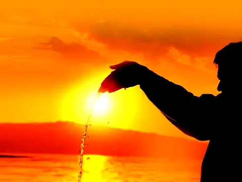Festival of Surya Puja today: On Dhanu Sankranti, the tradition of offering  Arghya to the Sun, and donating clothes and food to the needy people, gives  virtue | सूर्य पूजा का पर्व