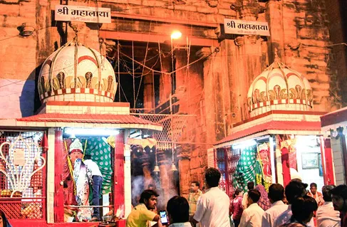 दो खंभों में समाई हैं देवी की प्रतिमाएं, नाम पड़ा चौबीस खंभा | Patrika News  | हिन्दी न्यूज