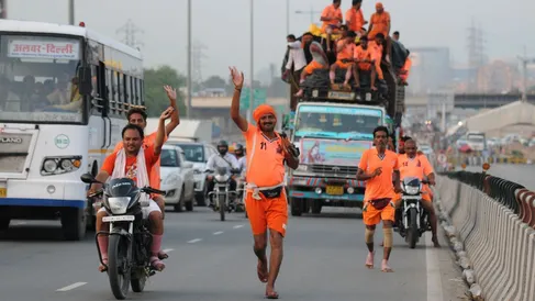 Kanwar Yatra 2024: डाक कांवड़ क्या होती है? कितने दिन में पूरी करनी होती है  यात्रा | Kanwar Yatra 2024 What is Dak Kanwar Why is it considered the most  difficult kanwar