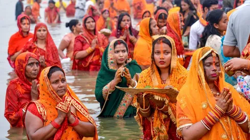 Chhath Puja 2025 Samagri List: नहाय खाय से लेकर उषा अर्घ्य तक, जानिए छठ  पूजा के लिए जरूरी सामग्री लिस्ट - chhath puja 2025 complete puja samagri  list and thali items arghya