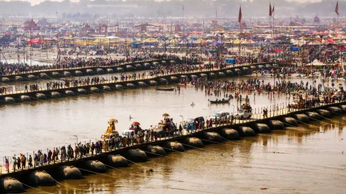 Mahakumbh 2025 Difference Between Kumbh Ardh Kumbh Purna Kumbh And Maha  Kumbh - Amar Ujala Hindi News Live - Mahakumbh 2025:अर्धकुंभ, पूर्णकुंभ और  महाकुंभ में क्या है अंतर? जानें ग्रहों के गोचर