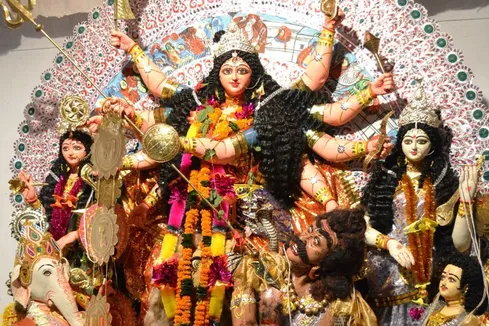 Shardiya Navratri 2022: कौन था महिषासुर? जिसका वध करती मां दुर्गा की मूर्ति  की होती है पंडालों में पूजा - shardiya navratri 2022 why goddess durga  killed devil mahishasur know story of