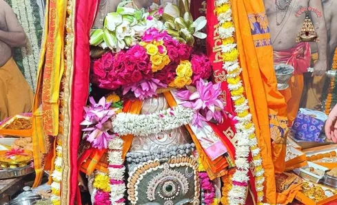 बाबा महाकाल का गर्म जल से स्नान शुरू, एक साथ मनाया दिवाली और रूप चौदस