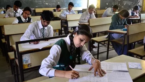 CBSE का बड़ा बदलाव: 2026 से 9वीं कक्षा में होंगे ओपन बुक एग्जाम - cbse e open  book assessment oba class 9 academic session 2026 27-mobile