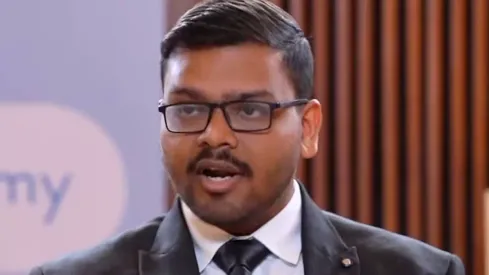 Aditya Shrivastava: कौन हैं आदित्य श्रीवास्तव; जिन्होंने UPSC परीक्षा में  किया टॉप - Haribhoomi