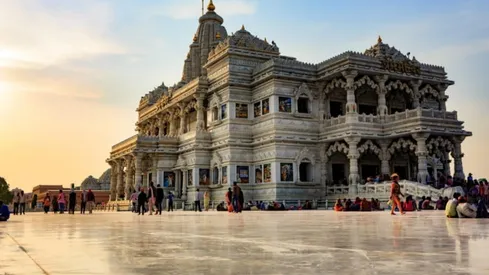 वृंदावन धाम के बारे में पूरी जानकारी – Mathura Vrindavan Tour Guide In  Hindi - Holidayrider.Com