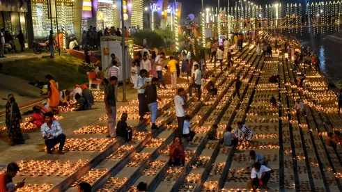 Diwali Celebration In Ayodhya Trip Plan Check How To Travel Booking Full  Details - Amar Ujala Hindi News Live - Diwali 2025 In Ayodhya:अयोध्या की  दिवाली देखने जाना है तो अभी से