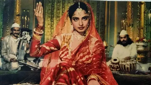 Rekha As Umrao Jaan: 'उमराव जान' के लिए शाही परिवारों ने की थी मदद, रेखा ने  फिल्म में पहनी थी खुद की ज्वेलरी - Rekha As Umrao Jaan Rekha Royal families  helped
