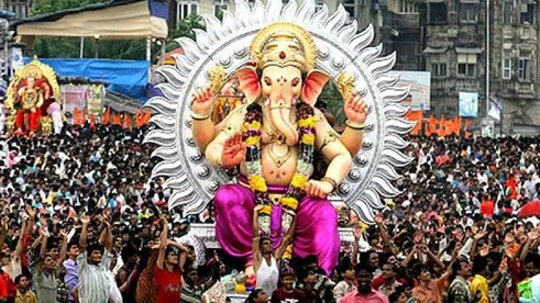 Mumbai News a fine of Rs 3 point 66 lakh was imposed for making more than  180 potholes on the road During Ganeshotsav। गणेशोत्सव के दौरान सड़क पर किए  180 से ज्यादा