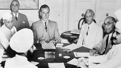 INDIA@70: आजाद भारत में जब बिना संविधान के 29 महीने तक चला देश - india  independence day 26 january constitution republic day - AajTak