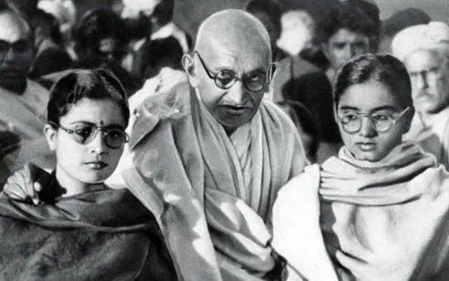 गांधी और उनकी महिला सहयोगी: भारतीय स्वतंत्रता संग्राम में महात्मा गांधी के  साथ काम करने वाली महिलाएं - इंडिया टुडे