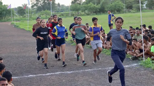 Mp police 800 Meter￼ Girls Running physical Test.9691007672 - YouTube