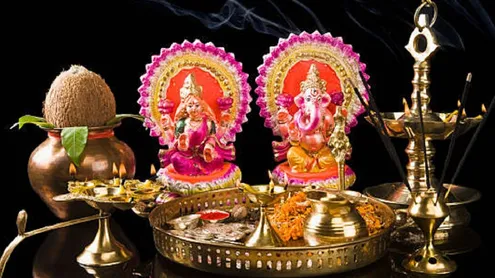 Diwali 2022: दिवाली पर पंडितों की तरह करें मां लक्ष्मी की उपासना, जानें  श्रृंगार और पूजन विधि - Diwali 2022 mata laxmi puja vidhi shringar and arti  tlifdu - AajTak
