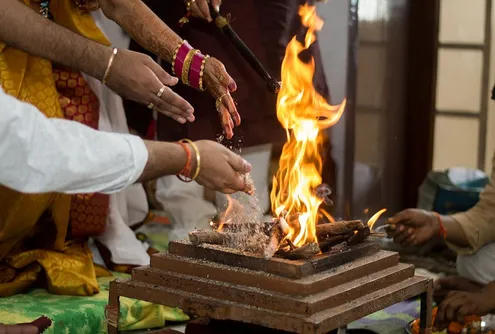 Know The Benefits Of Havan Hawan Ke Fayde - Amar Ujala Hindi News Live -  धर्म:हवन करने के हैं अनेकों फायदे, वातावरण में शुद्धि के लिए करें हवन