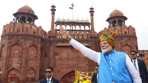 अंग्रेजों की लूट, मुगलों का सरेंडर, लालकिला कैसे आजादी की कहानियों का हिस्सा  बना? पढ़ें किस्से | How delhi red fort became part of independence of india  freedom movement from ...