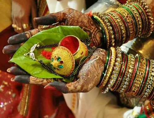 हरतालिका तीज पर करें 16 श्रृंगार, अखंड सौभाग्य का मिलेगा वरदान - Religion  AajTak