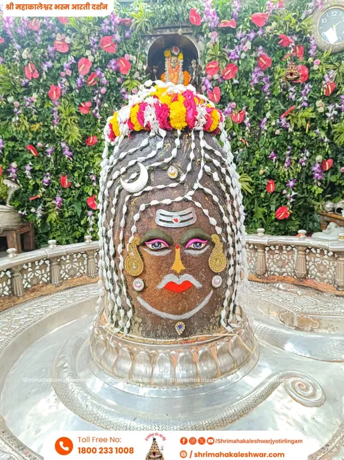 भगवान महाकाल को भांग, चन्दन, मोगरे, गुलाब के पुष्प से राजा स्वरूप में शृंगारित किया।