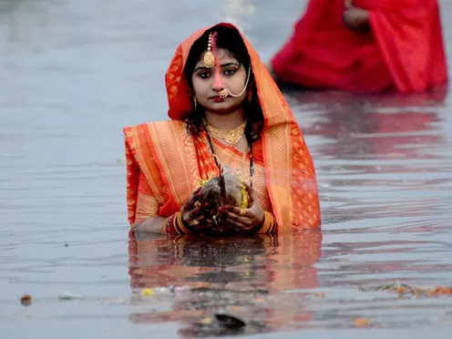 उगते व डूबते सूर्य को अर्घ्य देने का पर्व है छठ पूजा - 4PM News